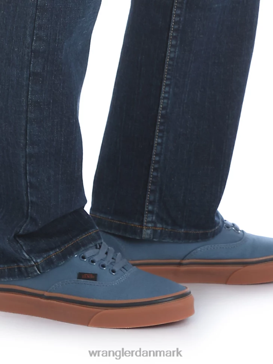 tøj Wrangler femstjernet klassisk jean med lige pasform (husky) måneskinsblå (5schwm2) drenge 06DT4972